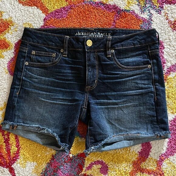 EXCELLENT CONDITION WOMEN’S SIZE 4 AMERICAN EAGLE STRETCH BOY MIDI 6” SHORTS - Picture 3 of 7